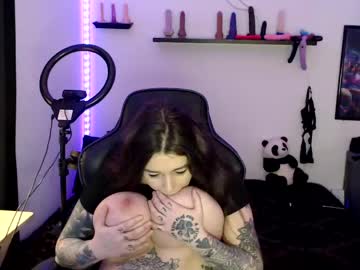 bigtittedtattedlesbian's chat room