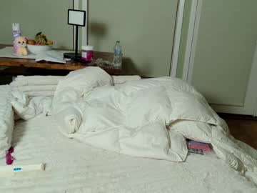 ellalowe's chat room