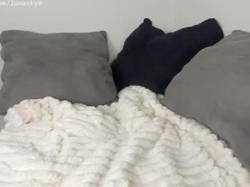 xlunaskye's chat room