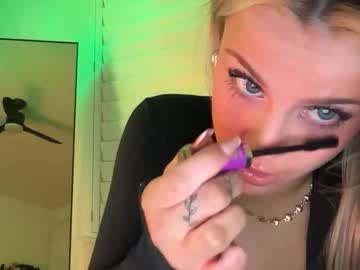 ella_hill's chat room