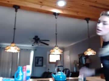 ellalowe's chat room