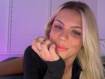 ella_hill's chat room