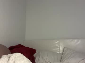 elenahere4u's chat room