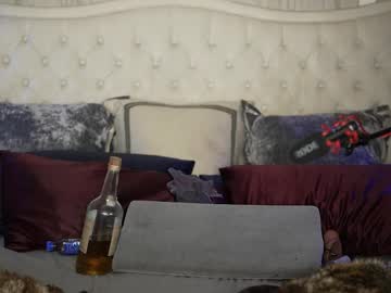 avalonnfoxx's chat room