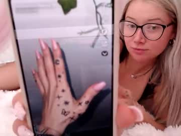 lilyyymonroee's chat room