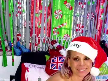 wildwifebarbie's chat room