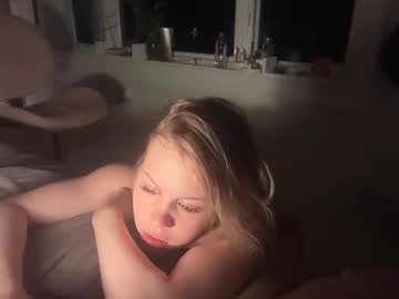 lunarose17's chat room