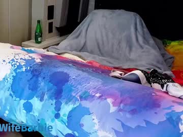 wildwifebarbie's chat room