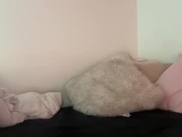 aviellaa's chat room