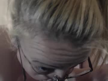 springtimefantastic's chat room