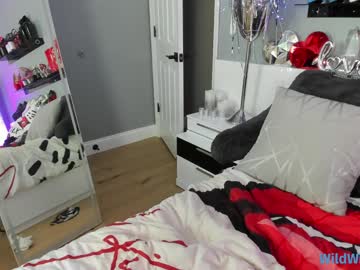 wildwifebarbie's chat room