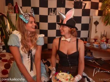 phoenix_taylor's chat room