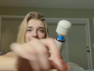 ellalowe's chat room