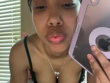 prettypetitedoll's chat room