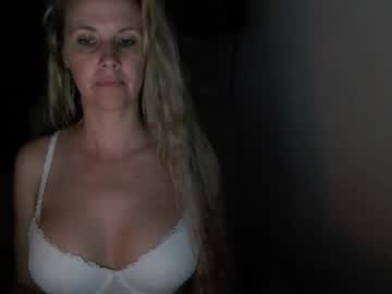 love_on_'s chat room