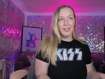 lucyallen4201's chat room