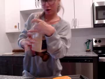 lilyyymonroee's chat room