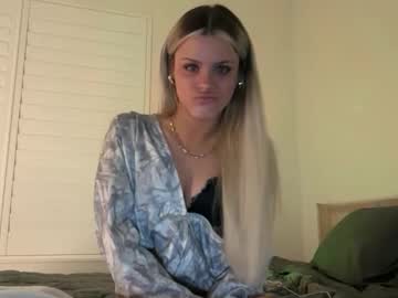 ella_hill's chat room