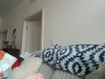 parisbaby2000's chat room