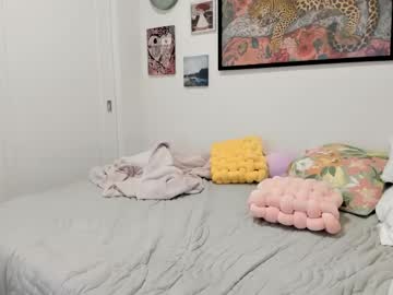 ariah_is_blonde's chat room