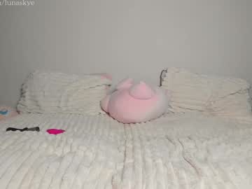 xlunaskye's chat room