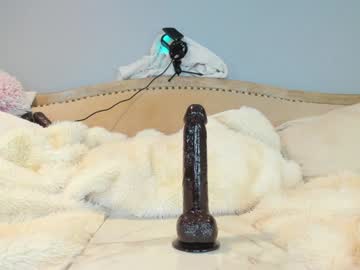 eatmygingersnapps's chat room