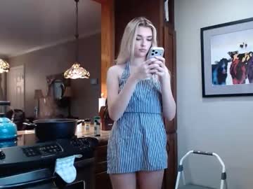 ellalowe's chat room