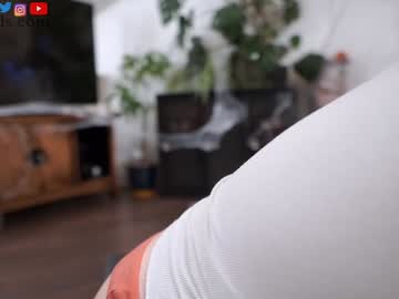 serareads's chat room