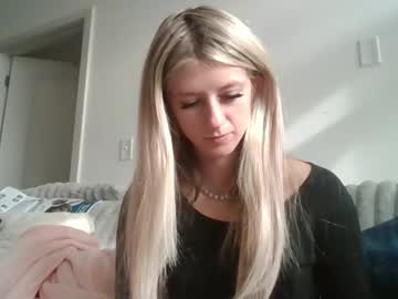 parisbaby2000's chat room