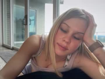 lunarose17's chat room