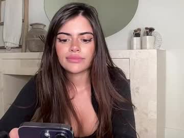 poutyselena's chat room