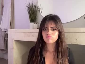 poutyselena's chat room