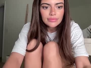 poutyselena's chat room