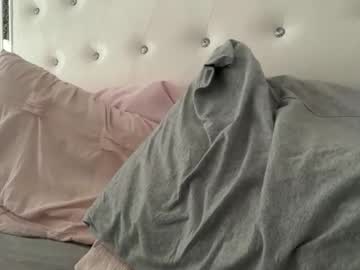 theblondeetwinss's chat room