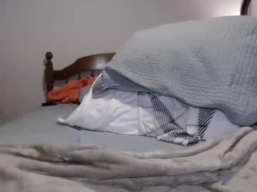 ellalowe's chat room