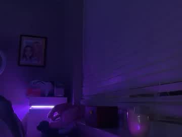 theblondeetwinss's chat room