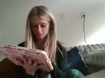 parisbaby2000's chat room