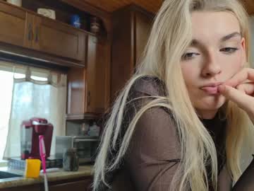 ellalowe's chat room