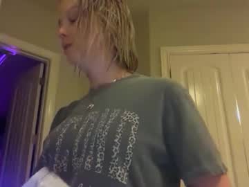 leanneluxecouple's chat room