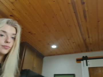 ellalowe's chat room