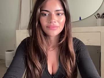 poutyselena's chat room