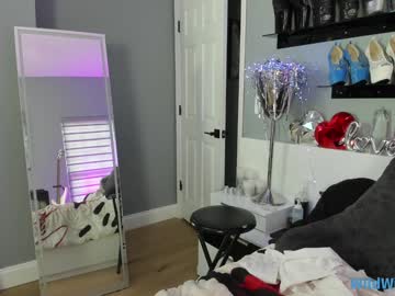 wildwifebarbie's chat room