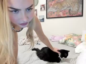 ariah_is_blonde's chat room