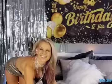 wildwifebarbie's chat room