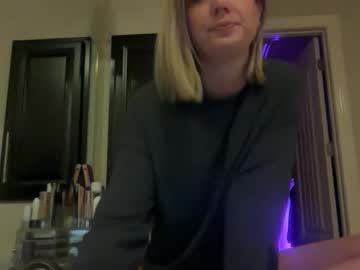 leanneluxecouple's chat room