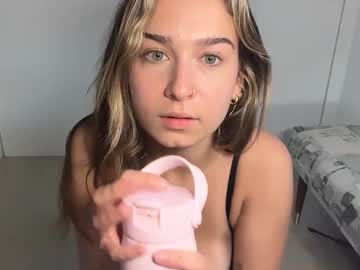 elenahere4u's chat room