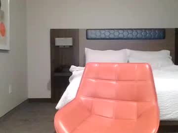 elliebellyy's chat room