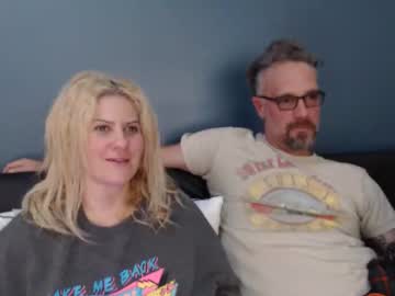 hotcancpl's chat room