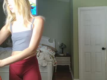 ellalowe's chat room