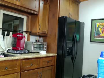 ellalowe's chat room